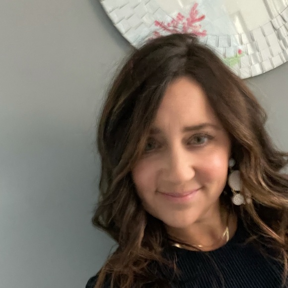 Meet your Posher, Nicole - Picture 1 of 1